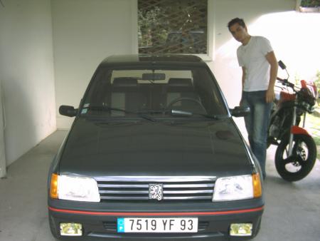 mon cousin et sa voiture!!!